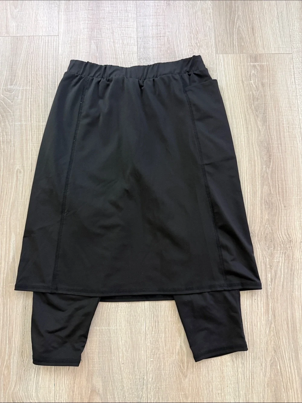 Snoga Women’s Black Active Skirt with Built-In Capri Leggings